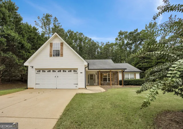Single family home for sale at 160 Laurel Ln, Social Circle, GA 30025 | MLS# 10853120