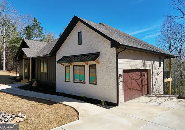 Photo 4 of Single family home for sale at 2408 Standing Meadows Dr Dr, Young Harris, GA 30582 | MLS# 10625359 | Listing updated on 2026-09-11
