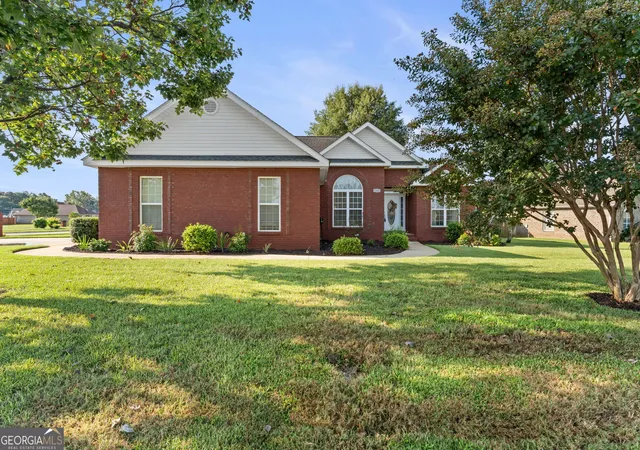 Photo 1 of Sale Pending at 806 Huntwood Ln, Kathleen, GA 31047 | MLS# 10839225 | Listing updated on 2026-09-20