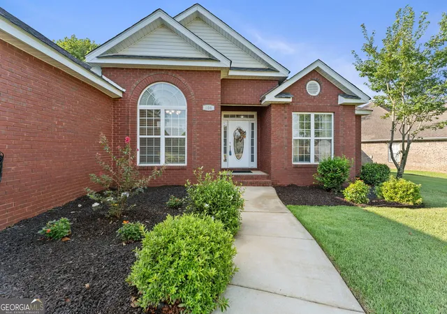 Photo 3 of Sale Pending at 806 Huntwood Ln, Kathleen, GA 31047 | MLS# 10839225 | Listing updated on 2026-09-20