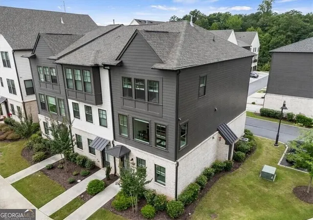 Photo 3 of Townhouse for sale at 6579 Beacon Dr #327, Sandy Springs, GA 30328 | MLS# 10838279 | Listing updated on 2026-09-02