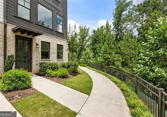 Photo 4 of Townhouse for sale at 6579 Beacon Dr #327, Sandy Springs, GA 30328 | MLS# 10838279 | Listing updated on 2026-09-02