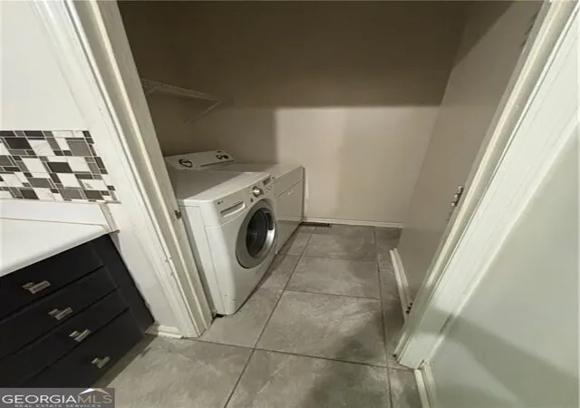 Photo 4 of Townhouse for sale at 584 Windsor St SW, Atlanta, GA 30312 | MLS# 10876365 | Listing updated on 2026-10-27