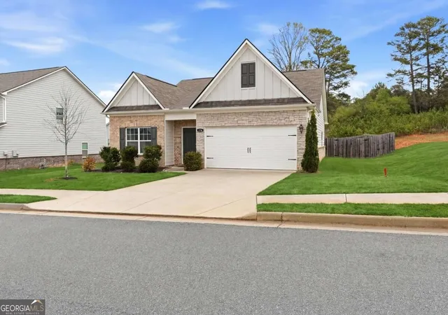 Photo 4 of Single family home for sale at 176 Innis Brk Cir, Cartersville, GA 30120 | MLS# 10851411 | Listing updated on 2026-10-07