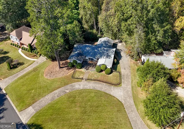Photo 1 of Sale Pending at 9810 La View Cir, Roswell, GA 30075 | MLS# 10878627 | Listing updated on 2026-10-31