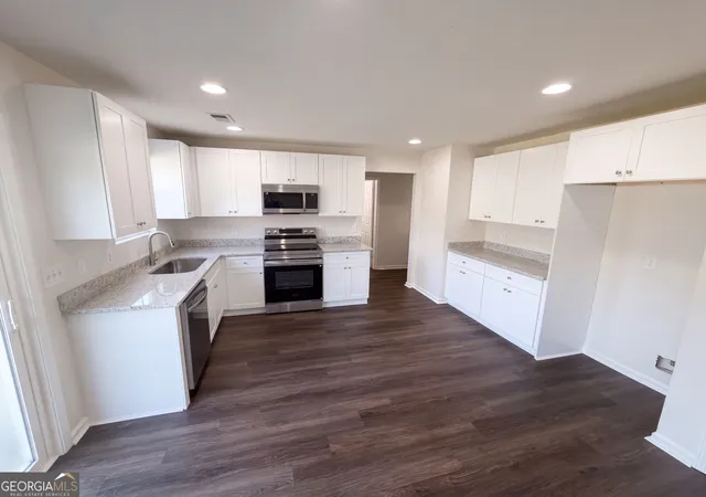 Photo 2 of Single family home for sale at 7402 Walton Hl, Fairburn, GA 30213 | MLS# 10848763 | Listing updated on 2026-10-02