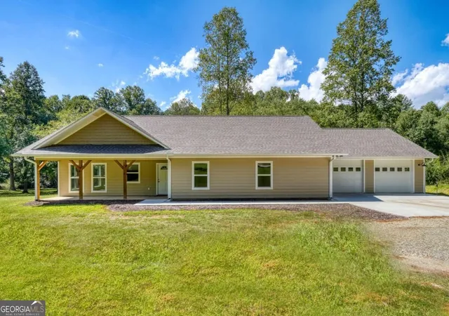 Photo 2 of Single family home for sale at 590 Pinebrook Dr, Blairsville, GA 30512 | MLS# 10845661 | Listing updated on 2026-09-28