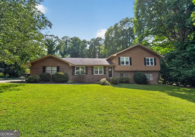 Photo 1 of Sale Pending at 2197 Valley Crk Cir, Snellville, GA 30078 | MLS# 10836799 | Listing updated on 2026-09-29