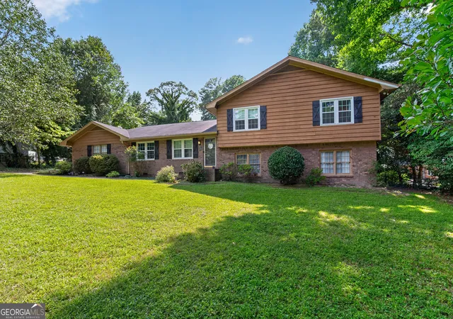 Photo 2 of Sale Pending at 2197 Valley Crk Cir, Snellville, GA 30078 | MLS# 10836799 | Listing updated on 2026-09-29
