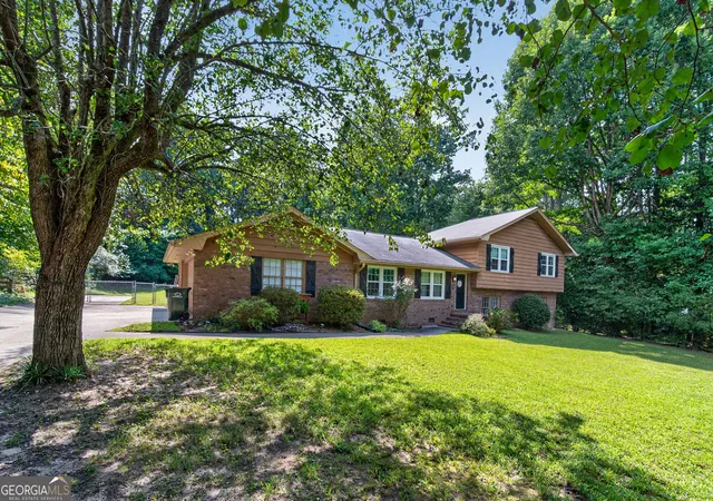 Photo 3 of Sale Pending at 2197 Valley Crk Cir, Snellville, GA 30078 | MLS# 10836799 | Listing updated on 2026-09-29