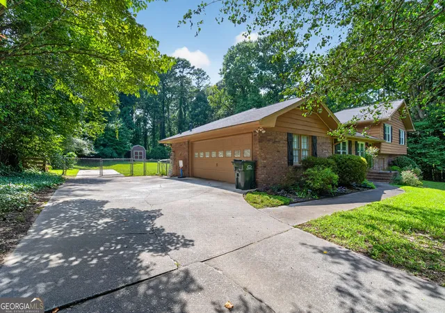 Photo 3 of Sale Pending at 2197 Valley Crk Cir, Snellville, GA 30078 | MLS# 10836799 | Listing updated on 2026-09-29