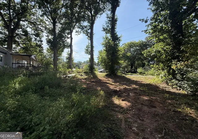 Photo 4 of Single family home for sale at 1120 Oak Knoll Ter SE, Atlanta, GA 30315 | MLS# 10842946 | Listing updated on 2026-10-23