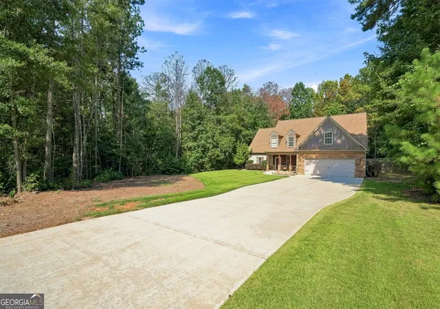 Photo 3 of Sale Pending at 238 Cainbridge Park Dr, Newnan, GA 30263 | MLS# 10839636 | Listing updated on 2026-09-16