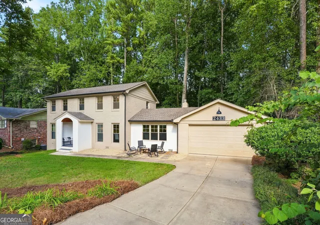 Photo 2 of Single family home for sale at 2433 Helmsdale Dr Ne, Atlanta, GA 30345 | MLS# 10840155 | Listing updated on 2026-10-02