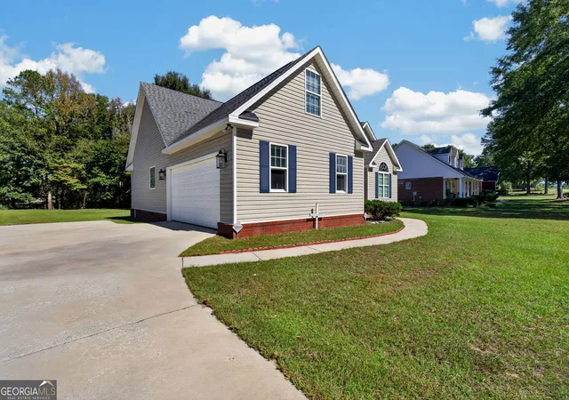 Photo 3 of Single family home for sale at 129 Hidden Crk Cir, Lizella, GA 31052 | MLS# 10876448 | Listing updated on 2026-10-28