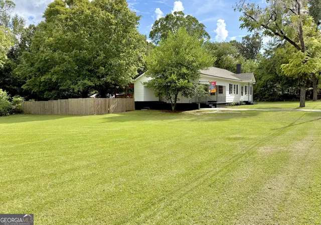 Photo 3 of Single family home for sale at 335 12th Avenue, Eastman, GA 31023 | MLS# 10878942 | Listing updated on 2026-10-28