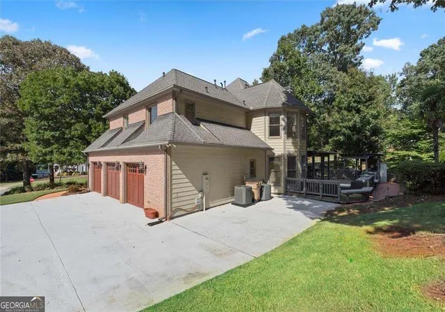 Photo 4 of Single family home for sale at 1720 Monarch Ct, Cumming, GA 30041 | MLS# 10851505 | Listing updated on 2026-10-08