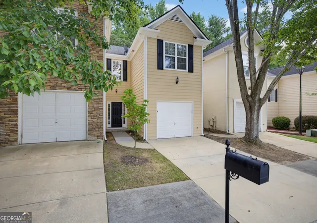 Photo 3 of Townhouse for sale at 7076 Biltmore Tr, Lithonia, GA 30058 | MLS# 10839789 | Listing updated on 2026-09-20