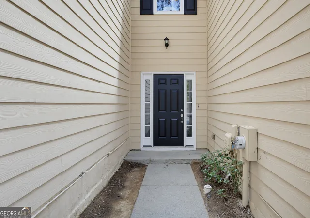 Photo 3 of Townhouse for sale at 7076 Biltmore Tr, Lithonia, GA 30058 | MLS# 10839789 | Listing updated on 2026-09-20