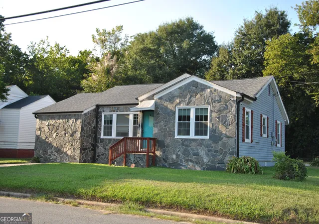 Photo 2 of Single family home for sale at 579 Lynmore Ave, Macon, GA 31206 | MLS# 10841380 | Listing updated on 2026-09-21
