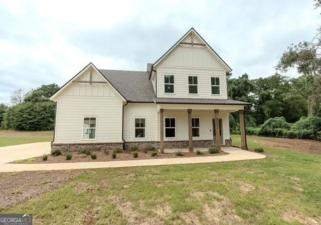 Single family home for sale at 328 Races Rd, Hoschton, GA 30548 | MLS# 10853665