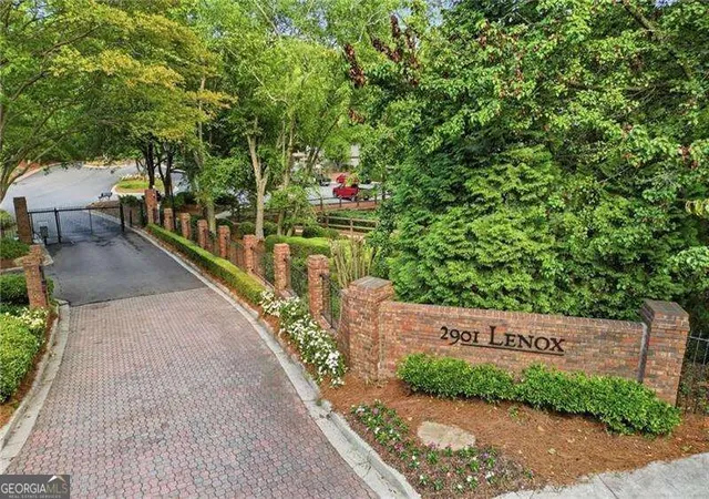 Listing Photo 2 - Condo for sale in building located at 2901 Lenox Rd Ne, Atlanta, GA 30324 - Unit #1005