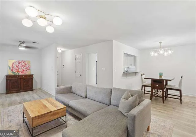 Listing Photo 4 - Condo for sale in building located at 2901 Lenox Rd Ne, Atlanta, GA 30324 - Unit #1005