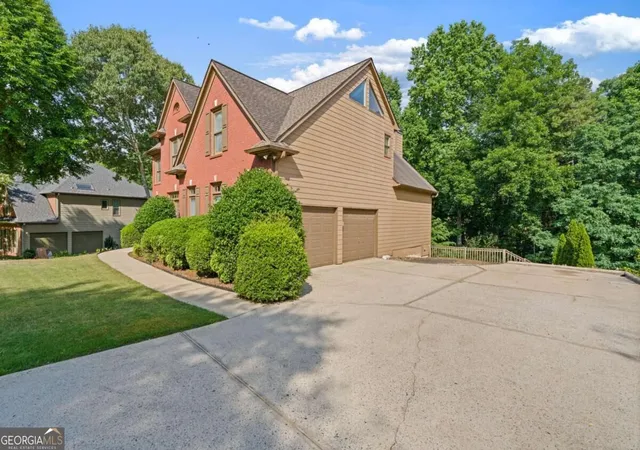 Photo 3 of Single family home for sale at 163 Woodcliff Dr, Suwanee, GA 30024 | MLS# 10842411 | Listing updated on 2026-10-09