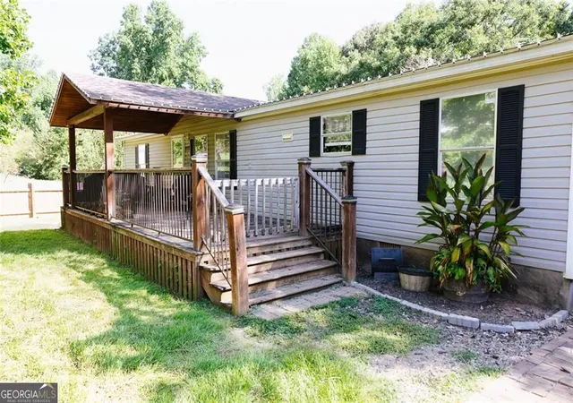 Photo 3 of Sale Pending at 112 Center Grv Dr, Cleveland, GA 30528 | MLS# 10838861 | Listing updated on 2026-09-21