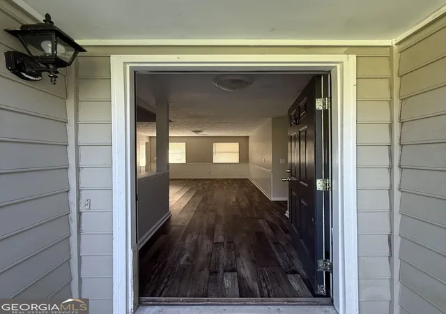 Photo 4 of Single family home for sale at 111 Cranford Ml Dr, Newnan, GA 30265 | MLS# 10847942 | Listing updated on 2026-10-08