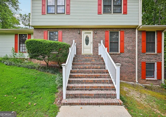 Photo 3 of Sale Pending at 6092 Lakeshore Dr Se, Mableton, GA 30126 | MLS# 10842201 | Listing updated on 2026-10-05