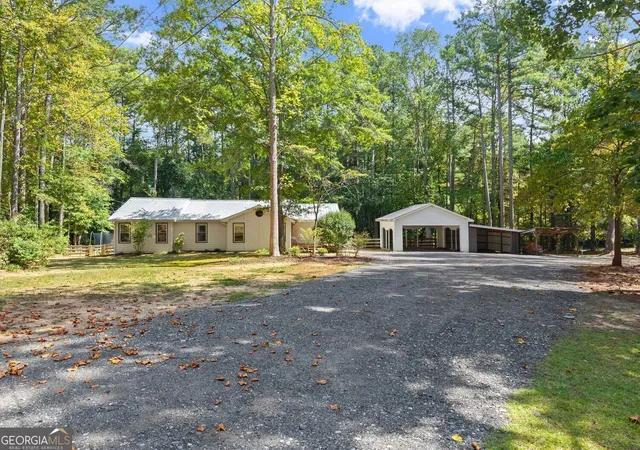 Photo 3 of Single family home for sale at 1240 Kelly Brg Rd, Dawsonville, GA 30534 | MLS# 10844305 | Listing updated on 2026-10-09