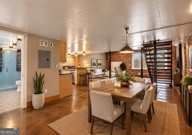 Listing Photo 2 - Condo for sale in building located at 644 Wls St Sw, Atlanta, GA 30310 - Unit #16