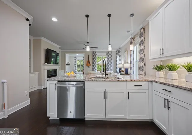 Photo 3 of Townhouse for sale at 1016 Township Sq, Alpharetta, GA 30022 | MLS# 10852037 | Listing updated on 2026-10-08