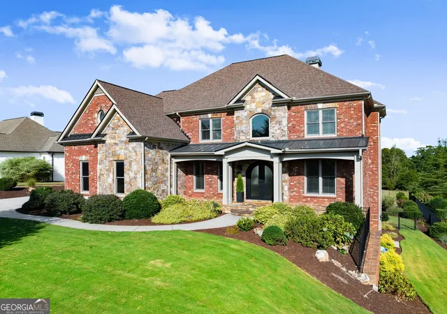 Photo 2 of Mansion for sale at 4645 Manor Dr, Gainesville, GA 30506 | MLS# 10842378 | Listing updated on 2026-09-25