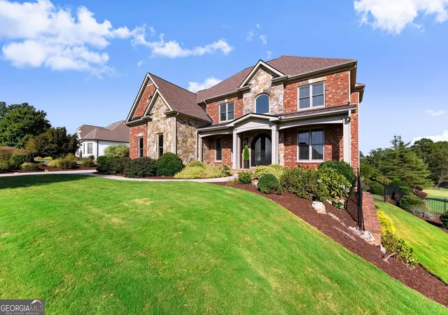 Photo 4 of Single family home for sale at 4645 Manor Dr, Gainesville, GA 30506 | MLS# 10842378 | Listing updated on 2026-09-25