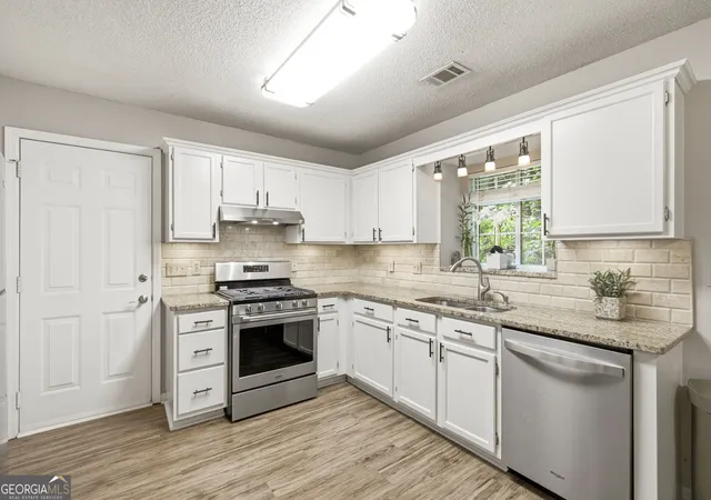 Photo 4 of Single family home for sale at 4002 Baywatch Cvs Nw, Acworth, GA 30101 | MLS# 10763124 | Listing updated on 2026-10-26