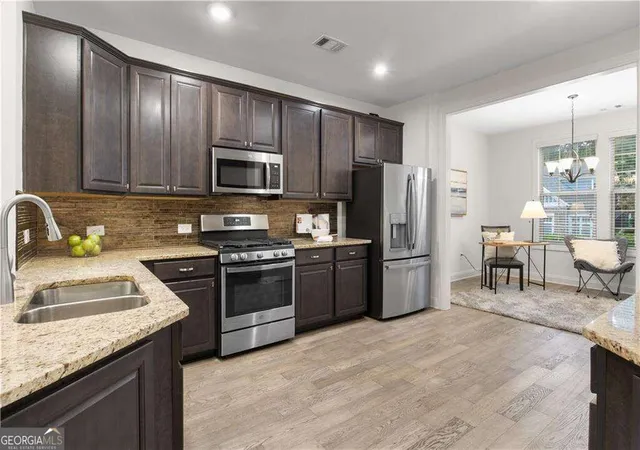 Photo 3 of Single family home for sale at 321 Cottonwood Cir, Peachtree City, GA 30269 | MLS# 10841652 | Listing updated on 2026-10-08