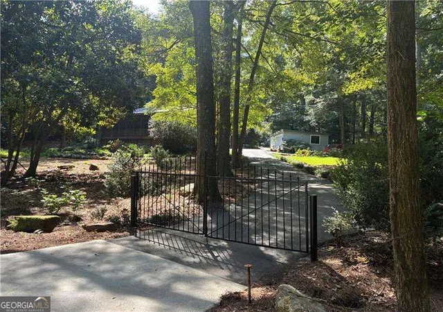 Photo 2 of Single family home for sale at 655 Mays Rd, Stockbridge, GA 30281 | MLS# 10829447 | Listing updated on 2026-10-08