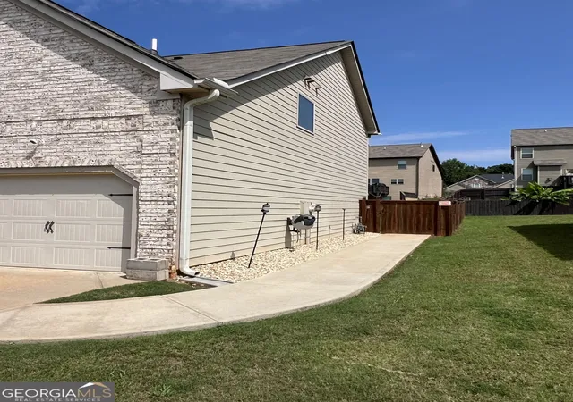 Photo 3 of Single family home for sale at 582 Oakville Trl, Hampton, GA 30228 | MLS# 10846607 | Listing updated on 2026-10-02