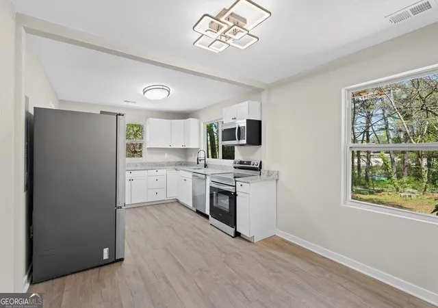 Photo 3 of Single family home for sale at 131 Watson St, Carrollton, GA 30117 | MLS# 10840350 | Listing updated on 2026-09-23