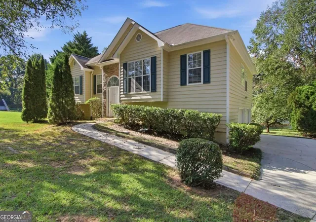 Photo 3 of Single family home for sale at 6845 Sarah Dr, Cumming, GA 30041 | MLS# 10844848 | Listing updated on 2026-09-14