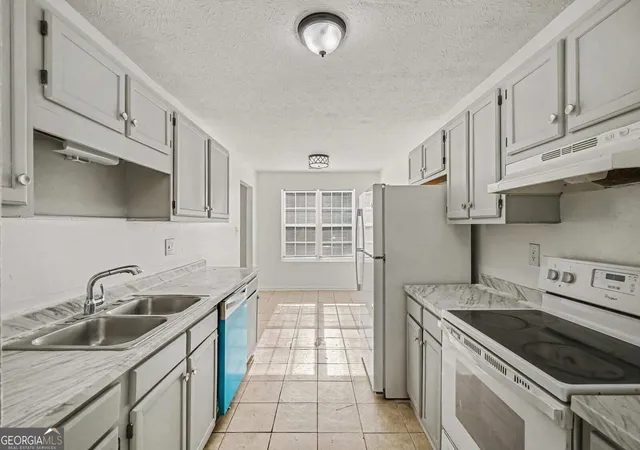 Photo 3 of Townhouse for sale at 8536 Westchester Dr, Douglasville, GA 30134 | MLS# 10878669 | Listing updated on 2026-10-28