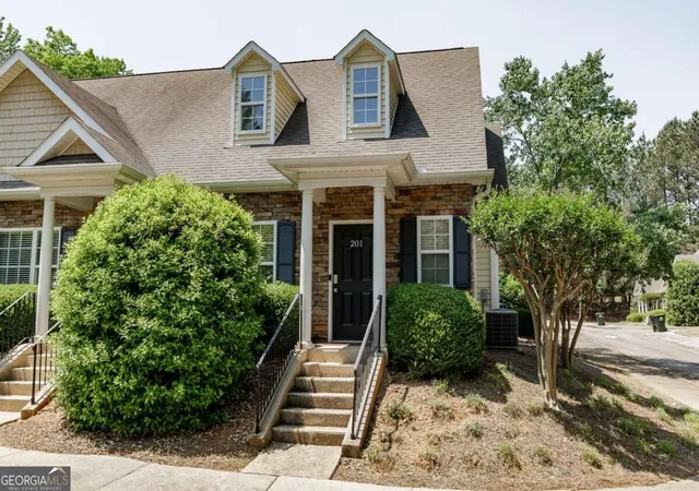Listing Photo 3 - Condo for sale in building located at 1305 Cedar Shls Dr, Athens, GA 30605 - Unit #201