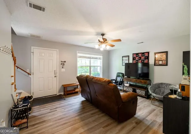 Listing Photo 5 - Condo for sale in building located at 1305 Cedar Shls Dr, Athens, GA 30605 - Unit #201