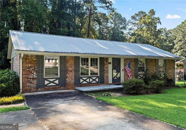 Photo 3 of Single family home for sale at 3361 Pawnee Trl SW, Marietta, GA 30060 | MLS# 10837103 | Listing updated on 2026-09-15