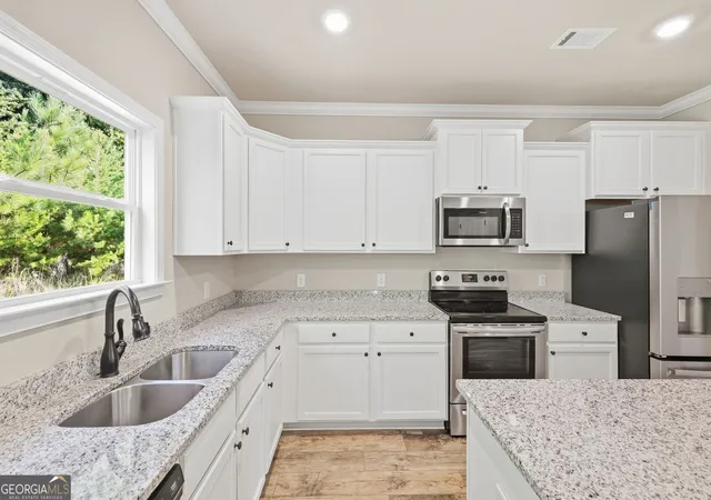Photo 4 of Single family home for sale at 275 Huntington Manor Ct #18, Cornelia, GA 30531 | MLS# 10848440 | Listing updated on 2026-09-17