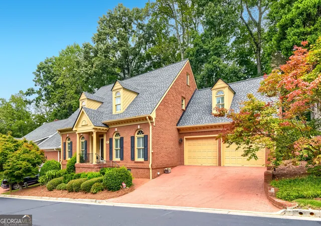 Photo 2 of Single family home for sale at 17 Downshire Cir, Decatur, GA 30033 | MLS# 10853463 | Listing updated on 2026-09-25