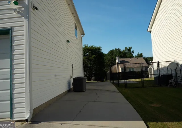 Photo 2 of Single family home for sale at 2010 Hillspring Ln, Lithonia, GA 30058 | MLS# 10847804 | Listing updated on 2026-09-23