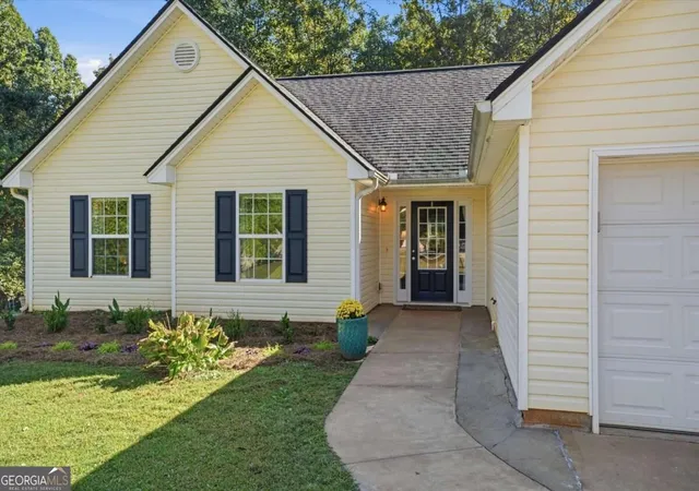 Photo 3 of Single family home for sale at 178 Oak Ridge Dr, Dawsonville, GA 30534 | MLS# 10873861 | Listing updated on 2026-10-30